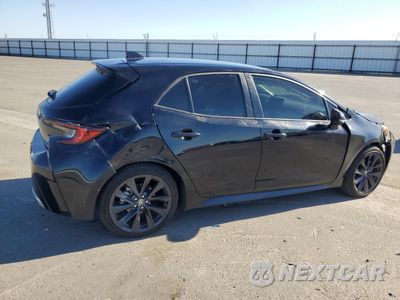 Trzecie zdjęcie samochodu z tyłu: 2025 TOYOTA COROLLA XSE VIN:JTNC4MBE7S3235493 - miniatura