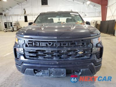 Piąte zdjęcie samochodu w środku: 2022 CHEVROLET SILVERADO K1500 CUSTOM VIN:1GCPDBEK8NZ594994 - miniatura