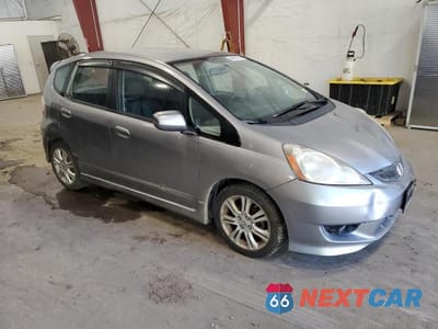 Czwarte zdjęcie samochodu z boku: 2010 HONDA FIT SPORT VIN:JHMGE8H49AC001975 - miniatura