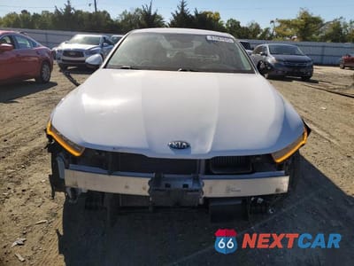 Piąte zdjęcie samochodu w środku: 2021 KIA K5 LXS VIN:5XXG14J27MG055276 - miniatura