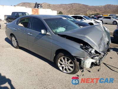 Czwarte zdjęcie samochodu z boku: 2002 LEXUS ES 300 VIN:JTHBF30G520052408 - miniatura