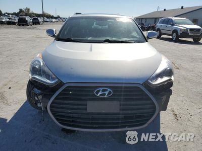 Piąte zdjęcie samochodu w środku: 2016 HYUNDAI VELOSTER TURBO VIN:KMHTC6AE2GU258102 - miniatura