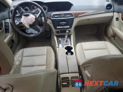 Zdjęcie 8 z 12 samochodu: 2013 MERCEDES-BENZ C 300 4MATIC VIN:WDDGF8AB9DR292315 - miniatura