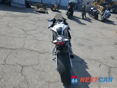 Zdjęcie 6 z 10 samochodu: 2014 APRILIA RSV4 R VIN:ZD4RKUA47ES000233 - miniatura