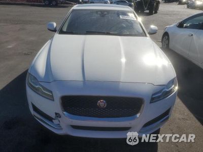 Piąte zdjęcie samochodu w środku: 2016 JAGUAR XF PRESTIGE VIN:SAJBE4BV8GCY13557 - miniatura