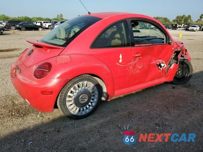 Trzecie zdjęcie samochodu z tyłu: 2002 VOLKSWAGEN NEW BEETLE GLS VIN:3VWCB21C62M417910 - miniatura