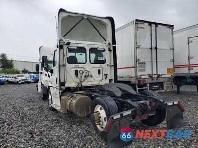 Trzecie zdjęcie samochodu z tyłu: 2016 FREIGHTLINER CASCADIA 113 SEMI TRUCK VIN:3AKBGADV2GSHB2532 - miniatura