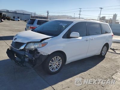 2014 TOYOTA SIENNA XLE 5TDYK3DC1ES472733 - główne zdjęcie licytacji z USA - miniatura