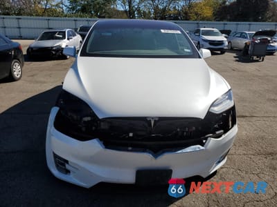 Piąte zdjęcie samochodu w środku: 2017 TESLA MODEL X VIN:5YJXCBE24HF076684 - miniatura