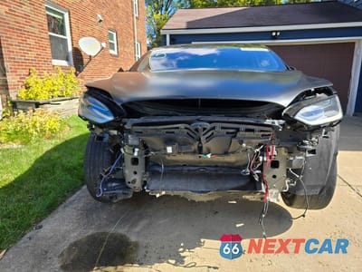 Zdjęcie 11 z 14 samochodu: 2021 TESLA MODEL X VIN:5YJXCBE24MF322238 - miniatura