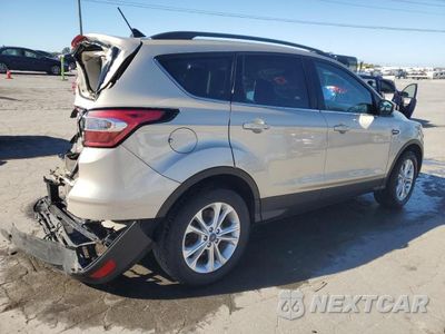 Trzecie zdjęcie samochodu z tyłu: 2018 FORD ESCAPE SEL VIN:1FMCU0HD6JUA21577 - miniatura