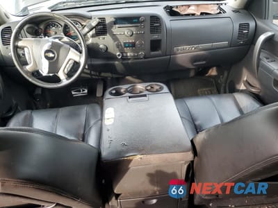 Zdjęcie 8 z 12 samochodu: 2011 CHEVROLET SILVERADO K3500 LT VIN:1GC4K0C85BF245079 - miniatura