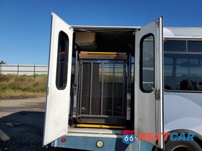 Zdjęcie 11 z 13 samochodu: 2016 FORD ECONOLINE E450 SUPER DUTY CUTAWAY VAN VIN:1FDFE4FS4GDC05699 - miniatura