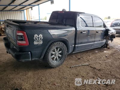 Trzecie zdjęcie samochodu z tyłu: 2019 RAM 1500 LIMITED VIN:1C6SRFHT4KN597473 - miniatura