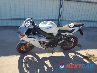 Trzecie zdjęcie samochodu z tyłu: 2025 KAWASAKI ZX636 K VIN:JKBZXJK12SA010000 - miniatura