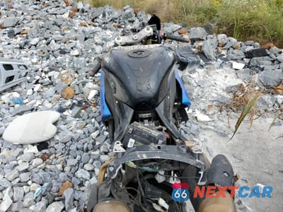 Zdjęcie 6 z 8 samochodu: 2006 KAWASAKI ZX1000 D6F VIN:JKAZXCD116A017331 - miniatura