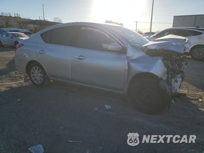 Czwarte zdjęcie samochodu z boku: 2019 NISSAN VERSA S VIN:3N1CN7APXKL862654 - miniatura
