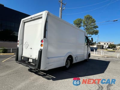 Czwarte zdjęcie samochodu z boku: 2013 ISUZU NPR VIN:JALB4T177D7W01668 - miniatura