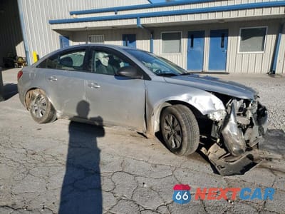 Czwarte zdjęcie samochodu z boku: 2014 CHEVROLET CRUZE LS VIN:1G1PA5SH8E7372611 - miniatura