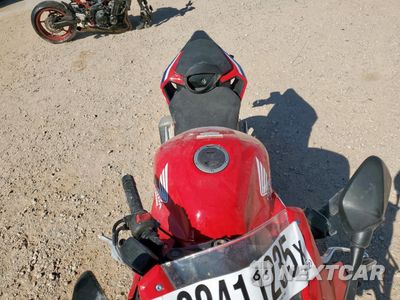 Piąte zdjęcie samochodu w środku: 2025 HONDA CBR500 RA VIN:MLHPC7052S5100517 - miniatura