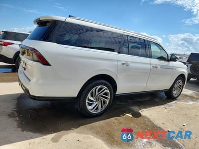 Trzecie zdjęcie samochodu z tyłu: 2025 LINCOLN NAVIGATOR L RESERVE VIN:5LMJJ3LGXSEL12207 - miniatura