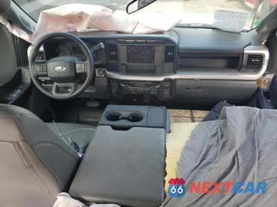 Zdjęcie 8 z 13 samochodu: 2024 FORD F350 SUPER DUTY VIN:1FT8W3DT7REE14142 - miniatura