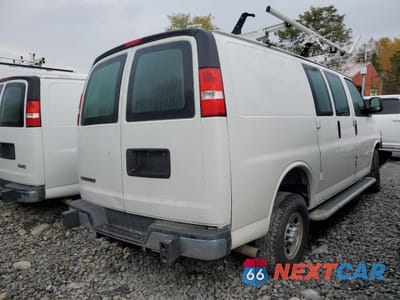 Trzecie zdjęcie samochodu z tyłu: 2021 CHEVROLET EXPRESS G2500 - CARGO VAN VIN:1GCWGAF77M1309822 - miniatura