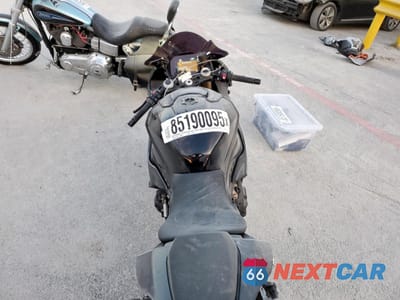 Czwarte zdjęcie samochodu z boku: 2021 BMW S 1000 RR VIN:WB10E230XM6E51691 - miniatura