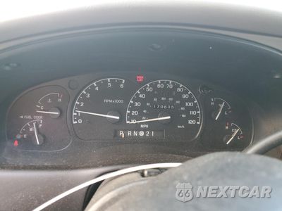 Zdjęcie 9 z 15 samochodu: 2000 MERCURY MOUNTAINEER VIN:4M2ZU86P7YUJ39345 - miniatura