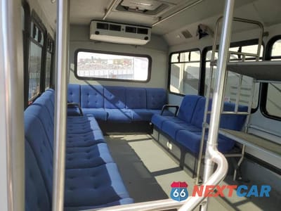 Zdjęcie 6 z 10 samochodu: 2017 FORD ECONOLINE E450 SUPER DUTY CUTAWAY VAN VIN:1FDFE4FS8HDC24936 - miniatura