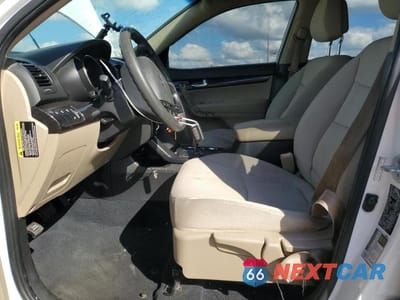 Zdjęcie 7 z 13 samochodu: 2011 KIA SORENTO LX VIN:5XYKT3A14BG084622 - miniatura