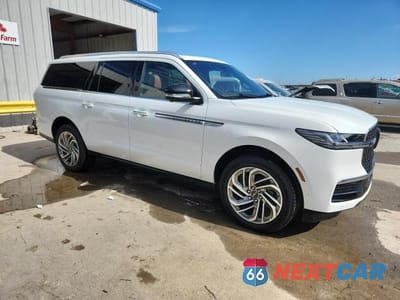 Czwarte zdjęcie samochodu z boku: 2025 LINCOLN NAVIGATOR L RESERVE VIN:5LMJJ3LGXSEL12207 - miniatura