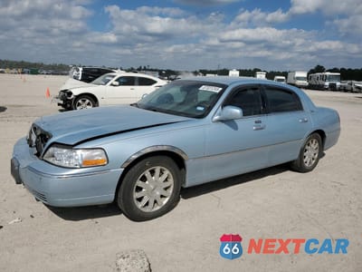 2010 LINCOLN TOWN CAR SIGNATURE LIMITED 2LNBL8CV7AX614564 - główne zdjęcie licytacji z USA - miniatura