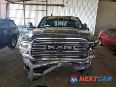 Piąte zdjęcie samochodu w środku: 2024 RAM 2500 LARAMIE VIN:3C6UR5FL3RG383681 - miniatura