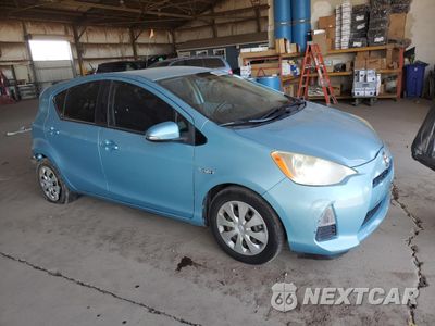 Czwarte zdjęcie samochodu z boku: 2013 TOYOTA PRIUS C VIN:JTDKDTB36D1039410 - miniatura