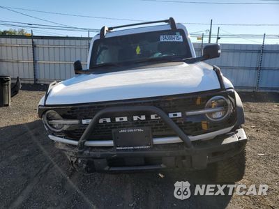 Piąte zdjęcie samochodu w środku: 2022 FORD BRONCO BASE VIN:1FMEE5DP9NLB78034 - miniatura