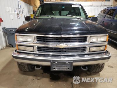Piąte zdjęcie samochodu w środku: 1997 CHEVROLET SUBURBAN K2500 VIN:3GNGK26J0VG118841 - miniatura