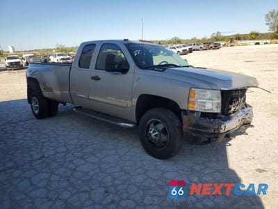 Czwarte zdjęcie samochodu z boku: 2008 CHEVROLET SILVERADO K3500 VIN:1GCJK39K98E150840 - miniatura