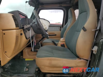 Zdjęcie 7 z 12 samochodu: 1998 JEEP WRANGLER / TJ SAHARA VIN:1J4FY49S6WP700341 - miniatura