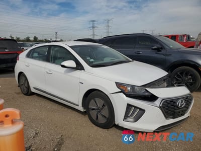 Czwarte zdjęcie samochodu z boku: 2020 HYUNDAI IONIQ SE VIN:KMHC75LC0LU213910 - miniatura