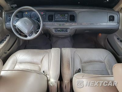 Zdjęcie 8 z 12 samochodu: 1999 FORD CROWN VICTORIA LX VIN:2FAFP74W1XX143070 - miniatura