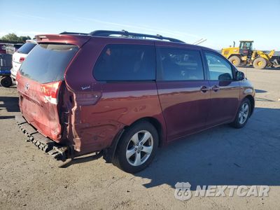 Trzecie zdjęcie samochodu z tyłu: 2012 TOYOTA SIENNA LE VIN:5TDKK3DCXCS217873 - miniatura