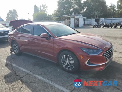 Czwarte zdjęcie samochodu z boku: 2023 HYUNDAI SONATA HYBRID VIN:KMHL24JJ5PA062015 - miniatura