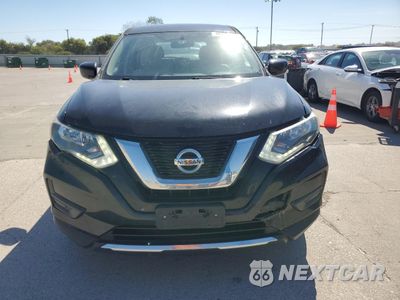 Piąte zdjęcie samochodu w środku: 2017 NISSAN ROGUE S VIN:JN8AT2MT3HW390813 - miniatura