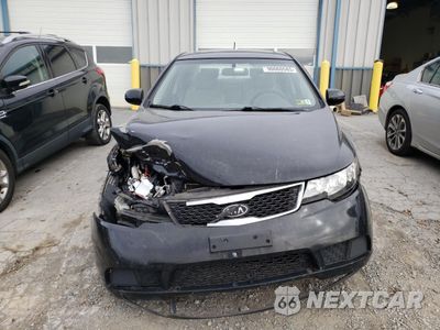 Piąte zdjęcie samochodu w środku: 2013 KIA FORTE EX VIN:KNAFU4A21D5688246 - miniatura