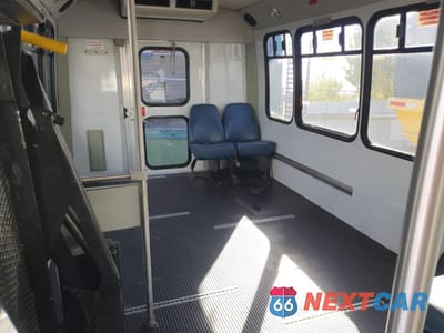 Zdjęcie 6 z 11 samochodu: 2004 CHEVROLET EXPRESS G3500 VIN:1GBJG31U641111840 - miniatura