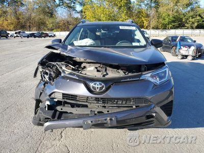 Piąte zdjęcie samochodu w środku: 2017 TOYOTA RAV4 LE VIN:JTMBFREV3HJ130036 - miniatura