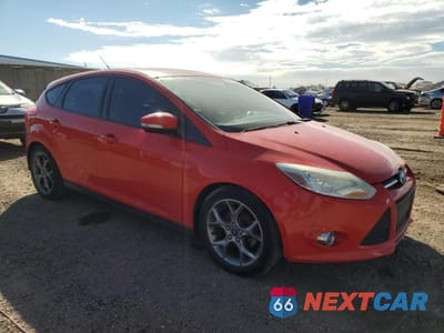 Czwarte zdjęcie samochodu z boku: 2014 FORD FOCUS SE VIN:1FADP3K23EL296804 - miniatura