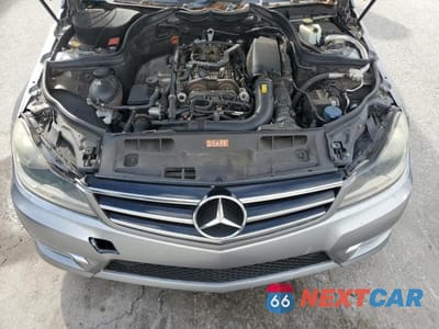 Zdjęcie 11 z 12 samochodu: 2014 MERCEDES-BENZ C 250 VIN:WDDGF4HBXEA932708 - miniatura