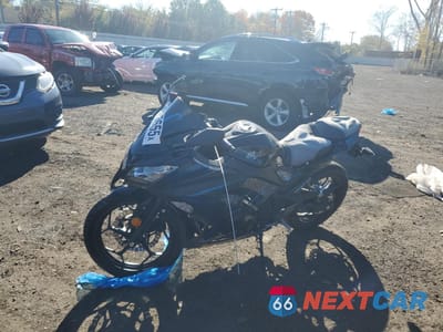 Trzecie zdjęcie samochodu z tyłu: 2014 KAWASAKI EX300 B VIN:JKAEX8B15EA005177 - miniatura